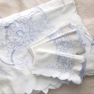 Vintage napkin & table cloth set